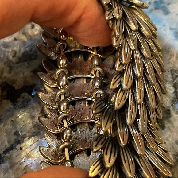 🐸 Stretchy silver-toned feather bead bracelet - Picture 8 of 9